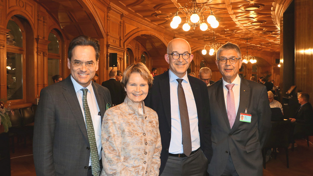 NR Olivier Feller, Co-Präsident der Parlamentarischen Gruppe «Wohn- und Grundeigentum», HEV-Vizepräsidentin SR Brigitte Häberli-Koller, HEVSchweiz- Präsident NR Gregor Rutz und HEV-Schweiz-Direktor Markus Meier.